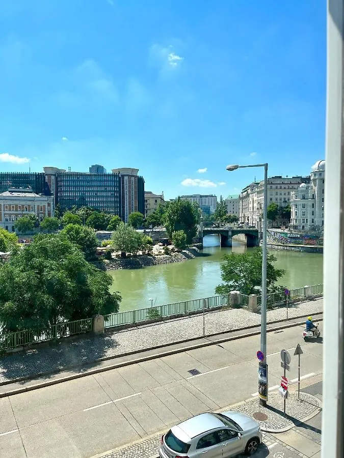 Apartment With A Musical Soul - Leopoldstadt Wien